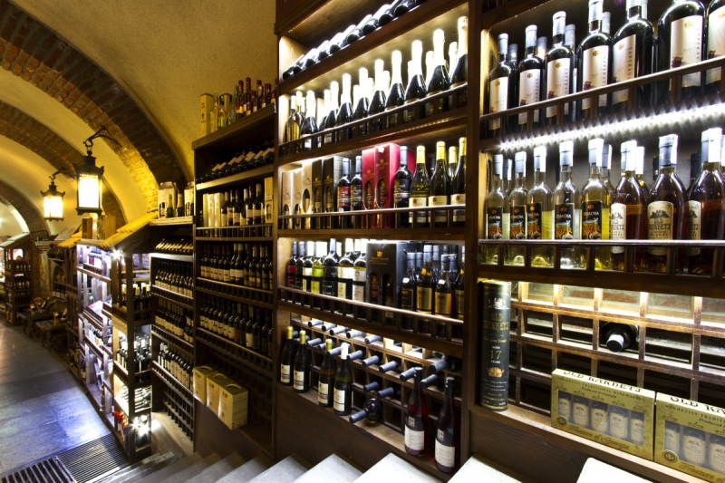 ecommerce-GRIMAUD-min_world_street_travel_shop_canon_georgia_wine_bottles-429767